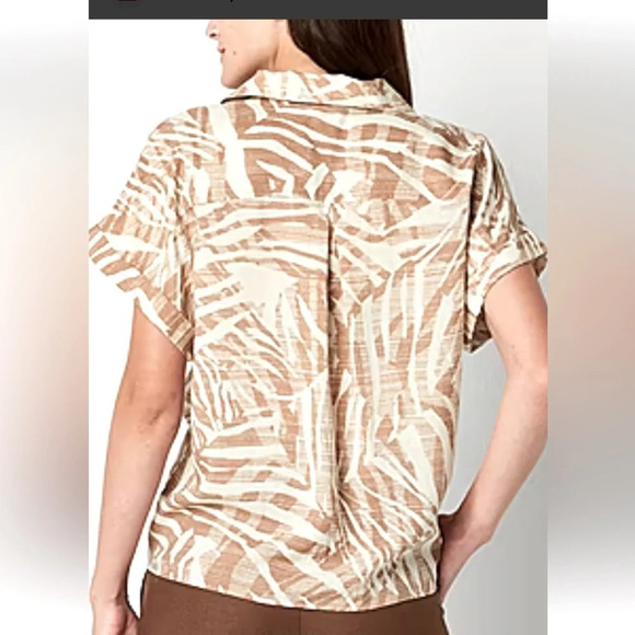 100% Lyocell Tan & White s/s cuffed blouse with collar and hidden button front - Picture 2 of 9